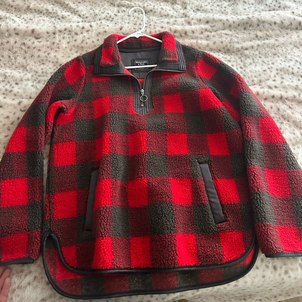 Abercrombie & Fitch Red and Black Plaid Pullover